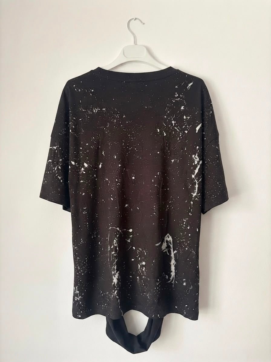 Tricou oversize pictat cu lanțuri și decupaj pe spate - Allabout_painting