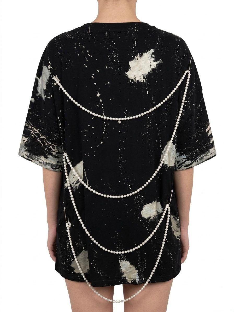 Tricou pictat manual accesorizat cu ace și perle - Allabout_painting